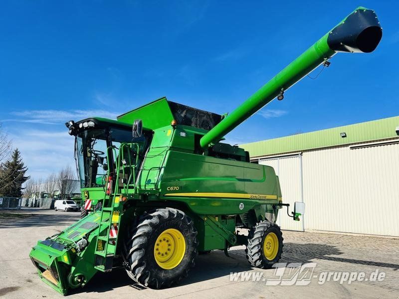 John Deere C670