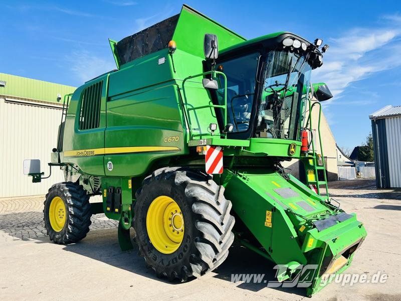 John Deere C670