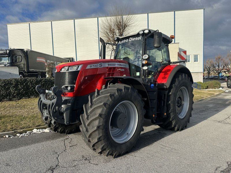 Massey Ferguson 8740 S Exclusive (Stage V)