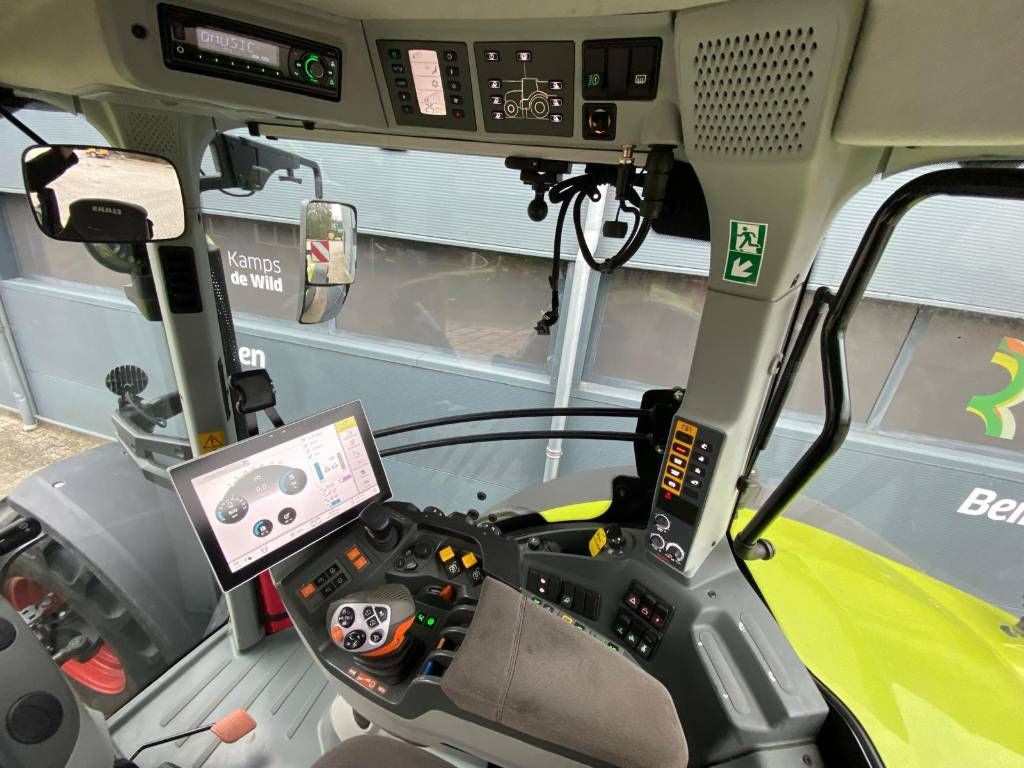 CLAAS Axion 830 Cmatic