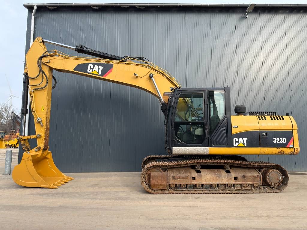 CAT 323D L