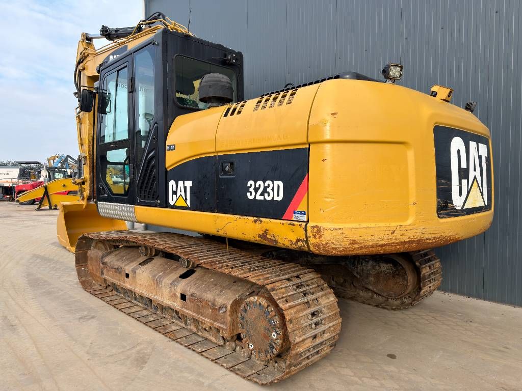 CAT 323D L