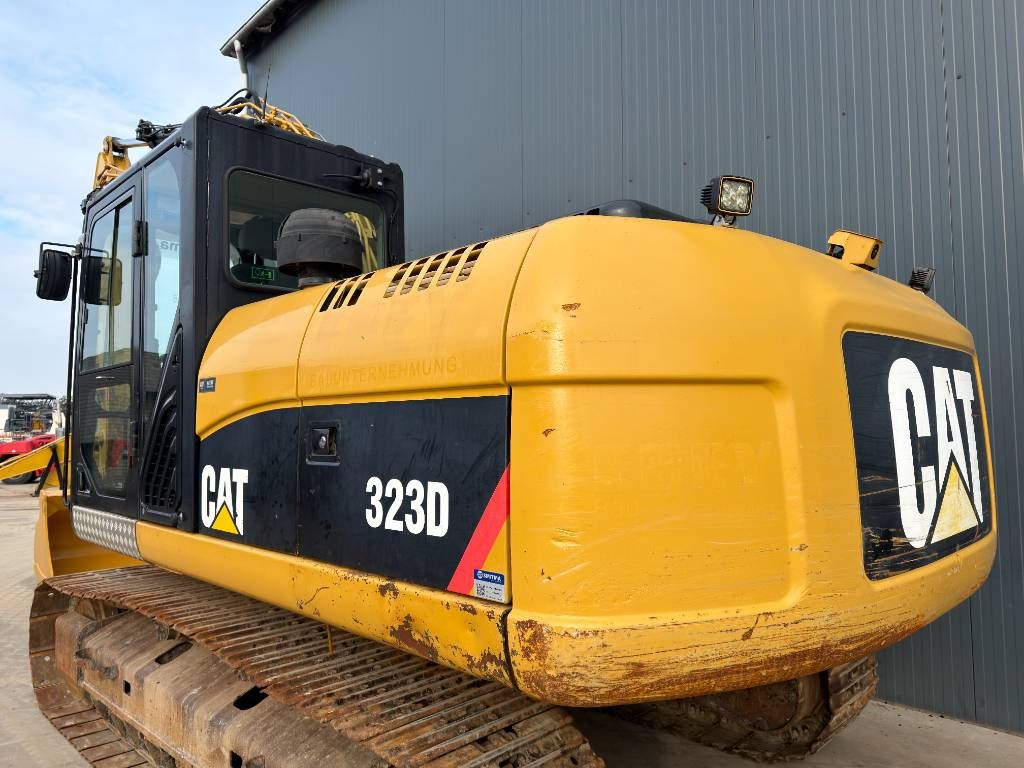 CAT 323D L