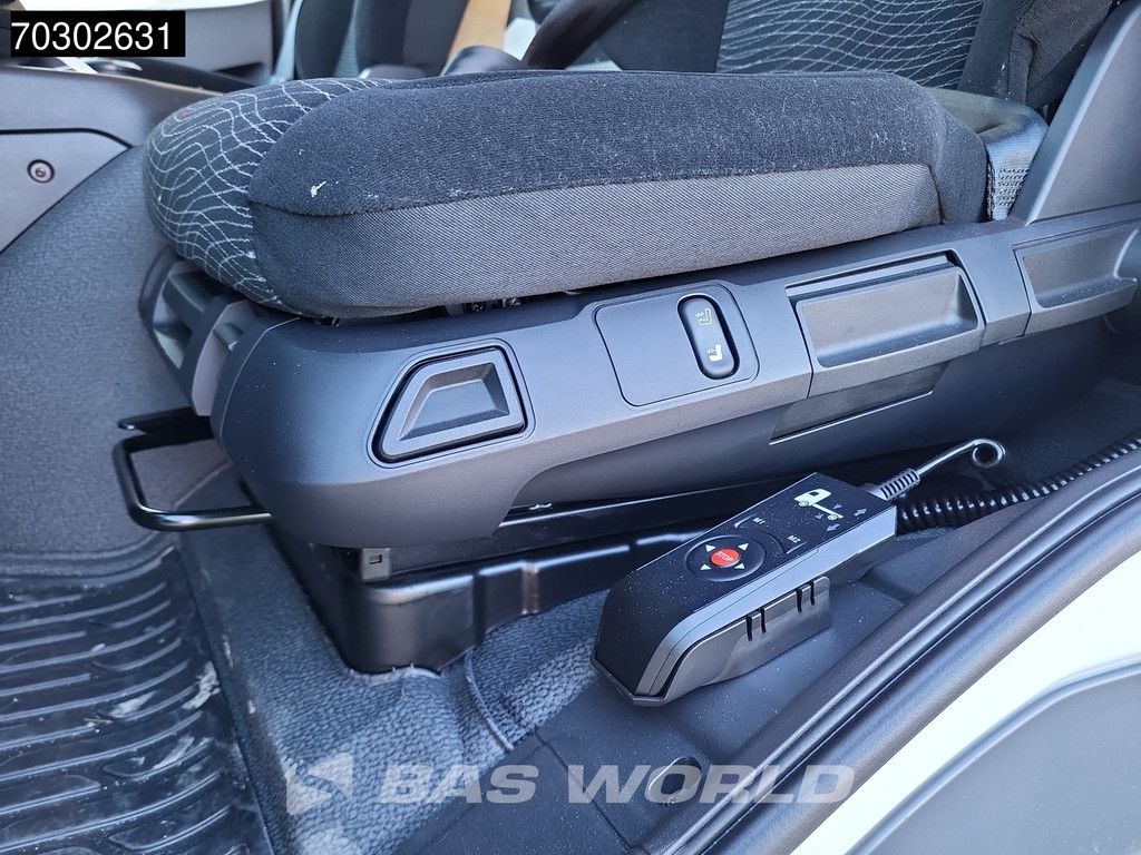 Mercedes Actros 1827 4X2 NEW! 18tonner 7550mm Koffer 2000kg Ladebordwand automatic Euro 6