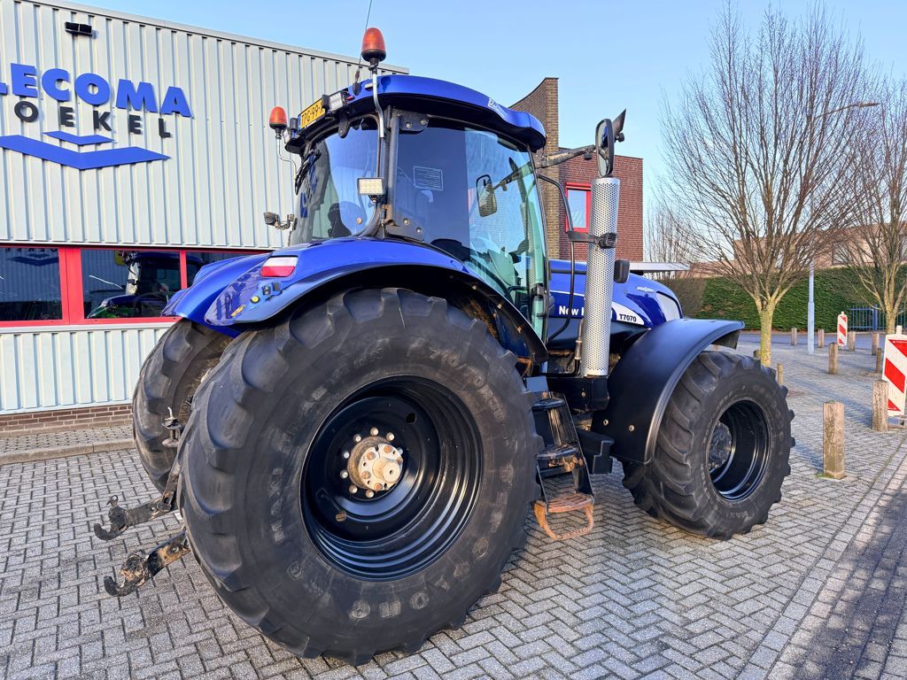 New Holland T7040 PC Blue Power