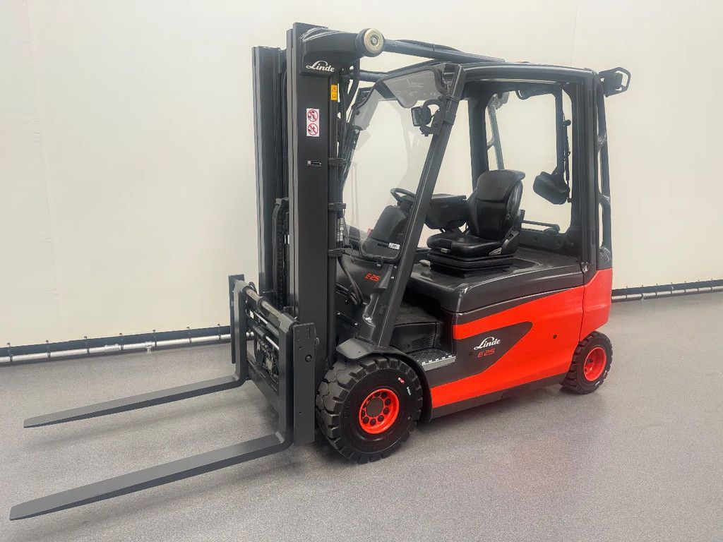Linde 387 E 25 L-01. Inclusief nieuwe accu