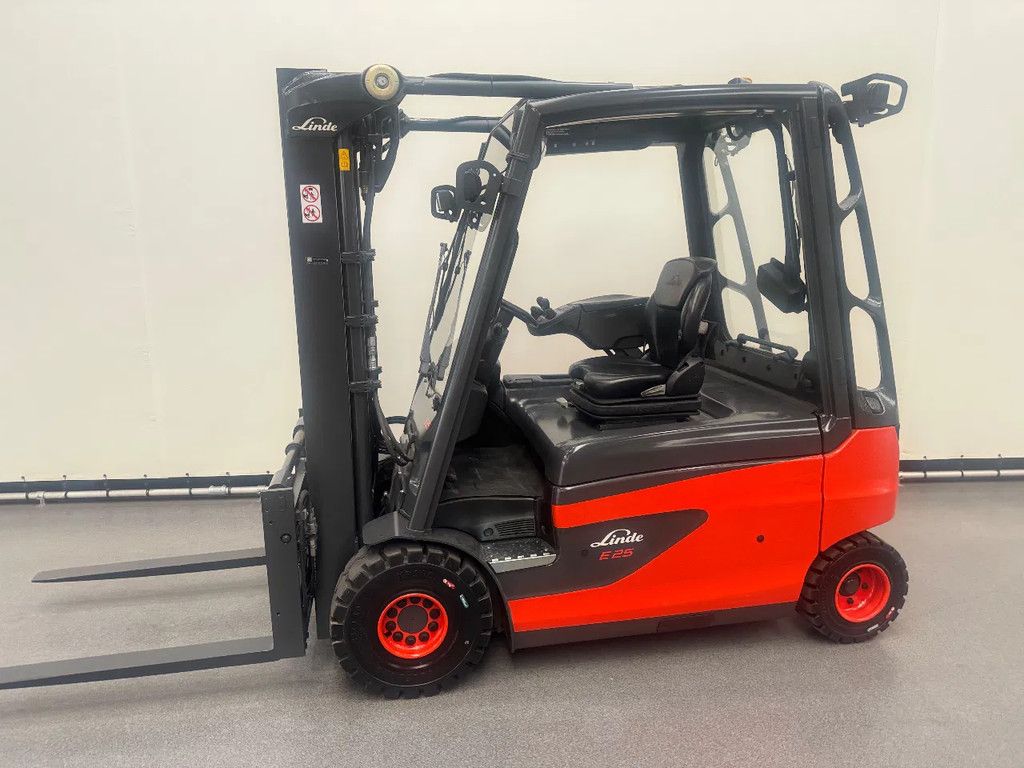 Linde 387 E 25 L-01. Inclusief nieuwe accu