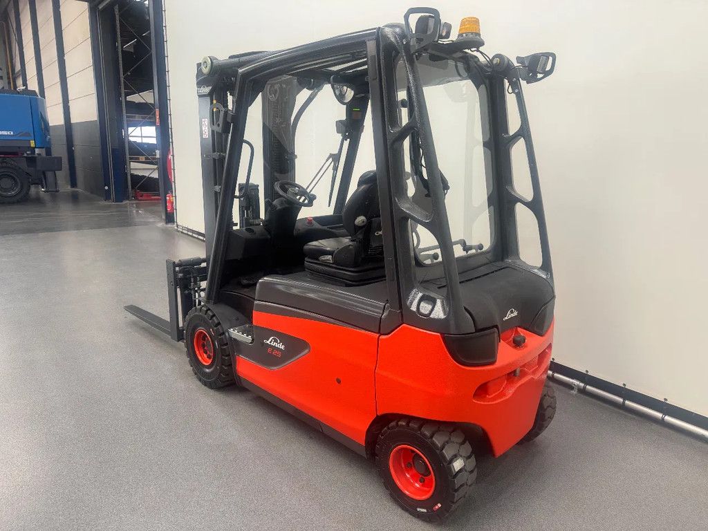 Linde 387 E 25 L-01. Inclusief nieuwe accu