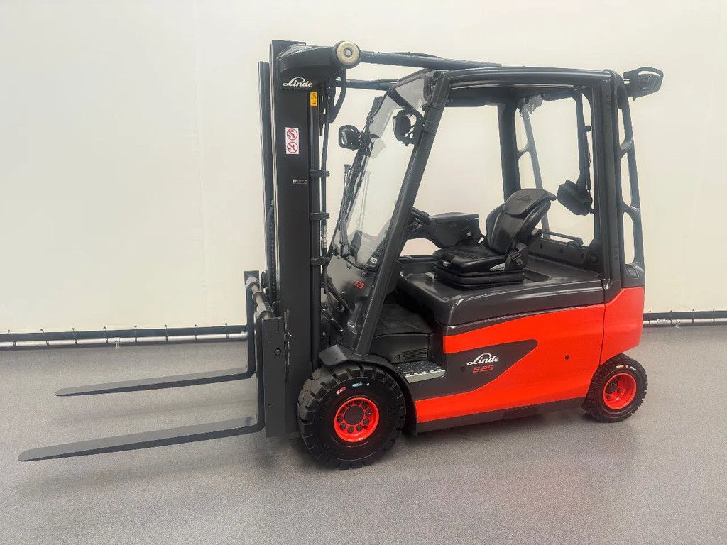 Linde 387 E 25 L-01. Inclusief nieuwe accu