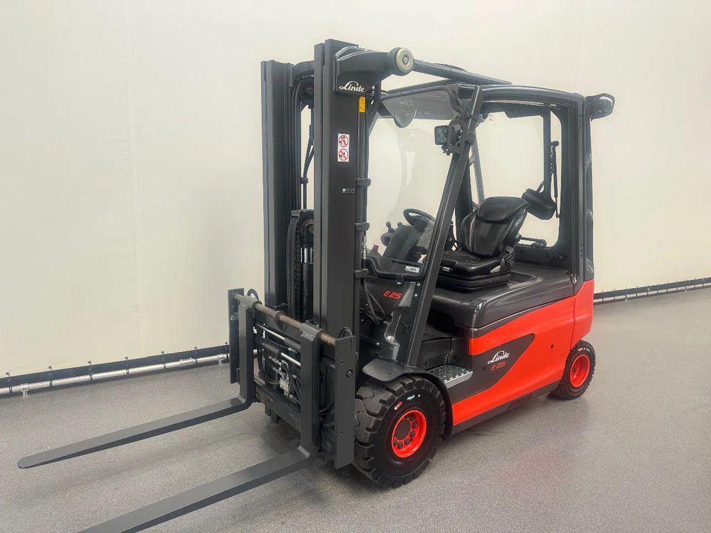 Linde 387 E 25 L-01. Inclusief nieuwe accu