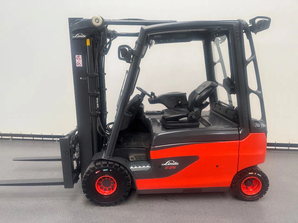 Linde 387 E 25 L-01. Inclusief nieuwe accu