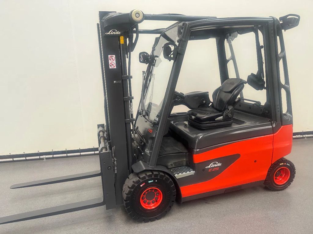 Linde 387 E 25 L-01. Inclusief nieuwe accu