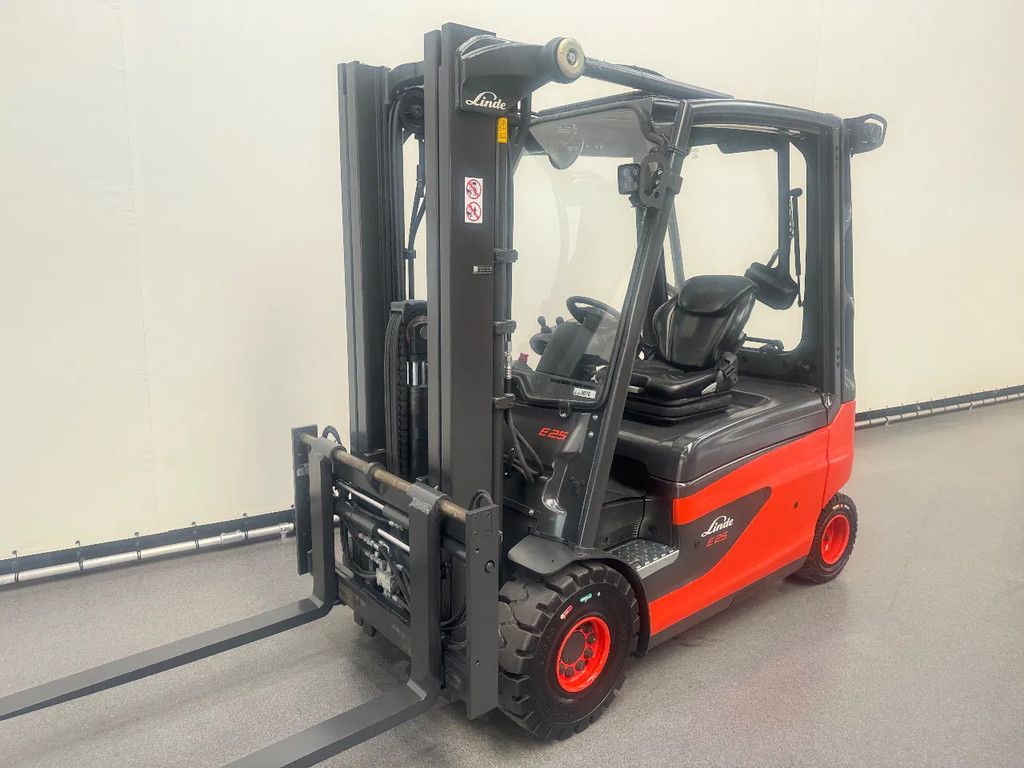 Linde 387 E 25 L-01. Inclusief nieuwe accu