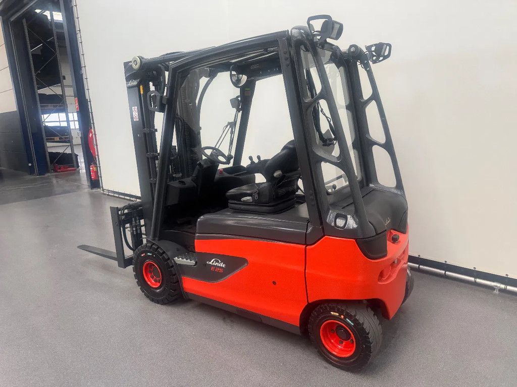Linde 387 E 25 L-01. Inclusief nieuwe accu