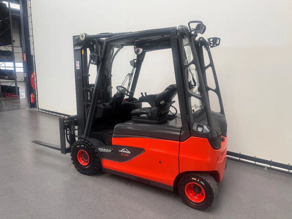 Linde 387 E 25 L-01. Inclusief nieuwe accu