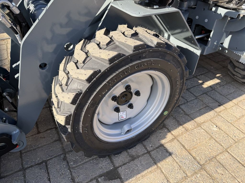 Giant G1500 minishovel NIEUW met klapdak