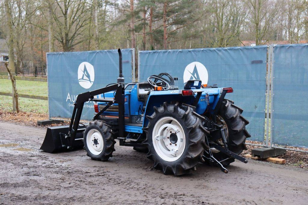 Iseki TA270F Diesel-Kleintraktor mit Frontlader