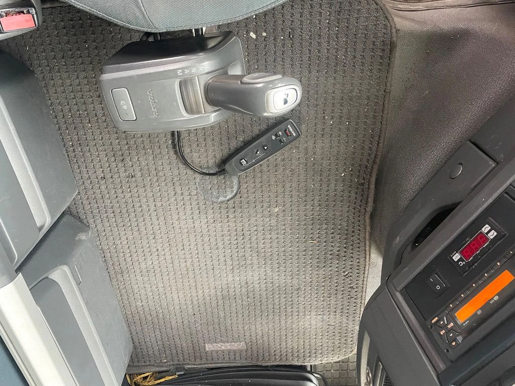 Volvo FH 12.420 Koffer 4x2 met laadklep Euro 5 ! Zeer Mooi !