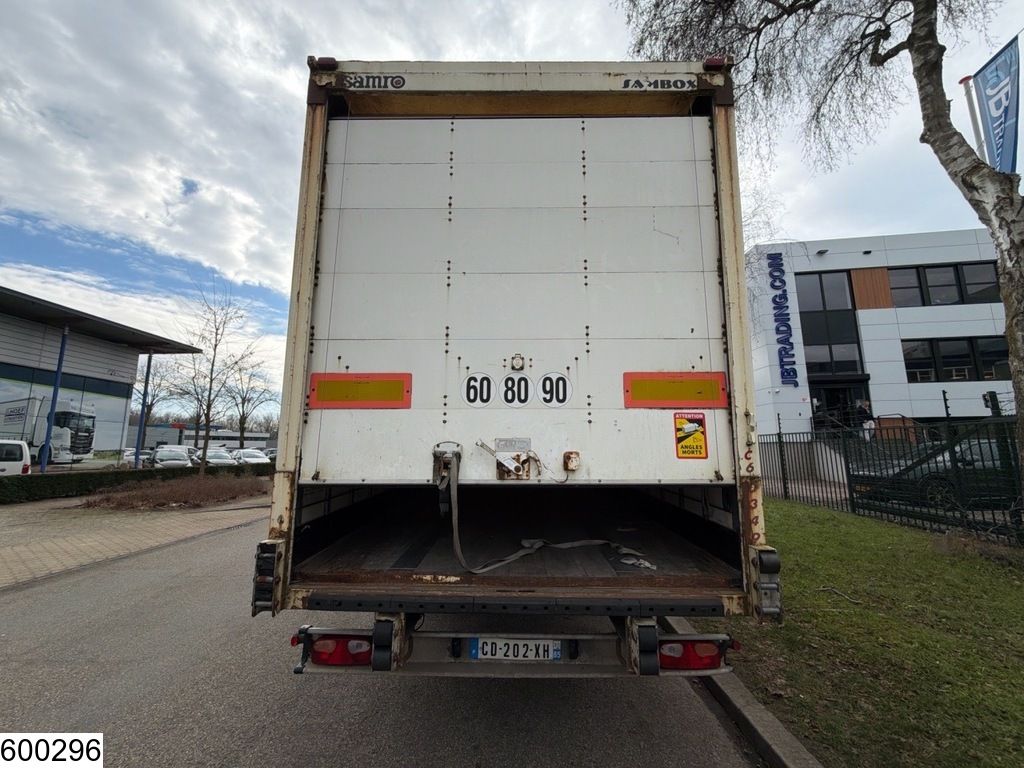 Samro gesloten bak SAMRO ST39PJ