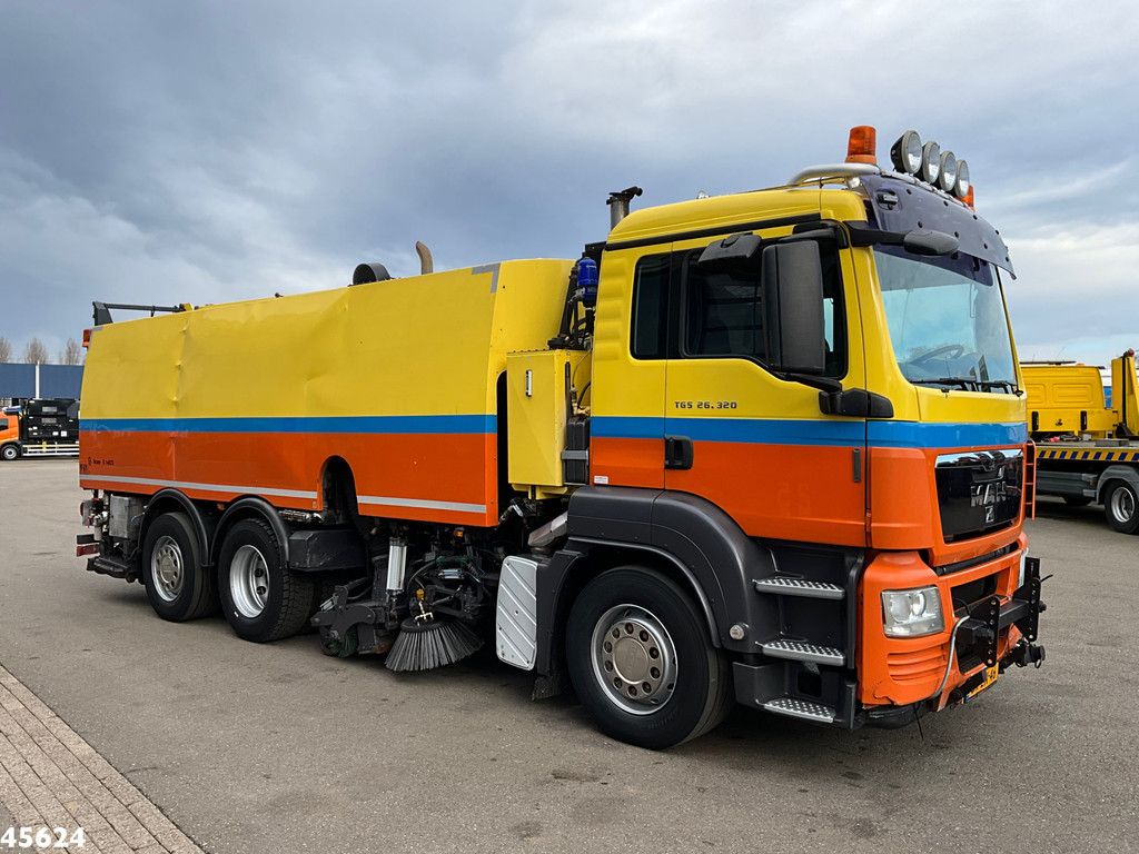 Man TGS 26.320 Beam S14000 Wegdekreiniger