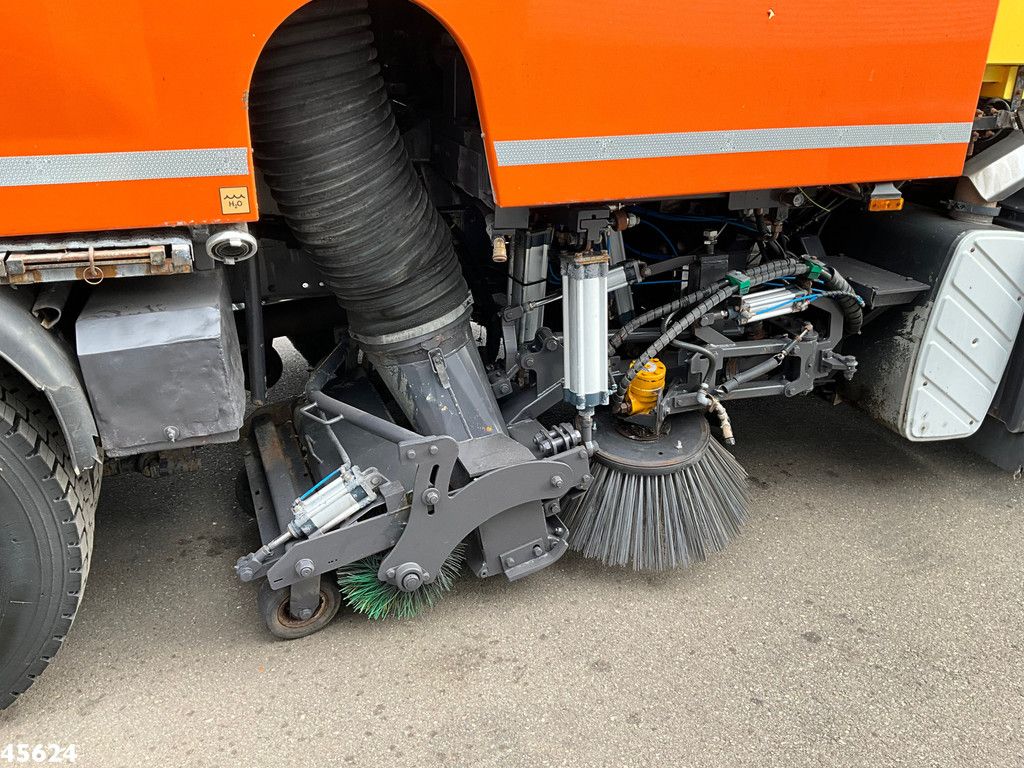 Man TGS 26.320 Beam S14000 Wegdekreiniger