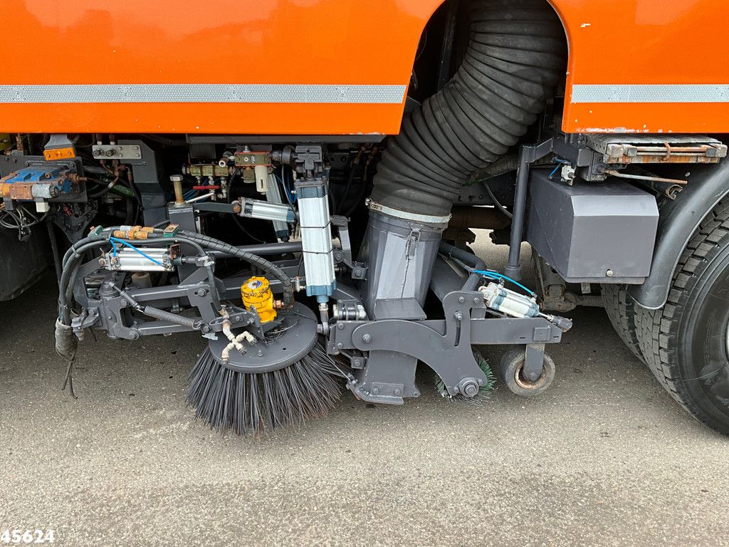 Man TGS 26.320 Beam S14000 Wegdekreiniger