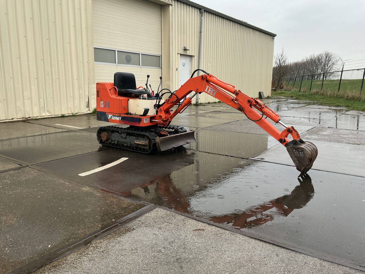 Te koop goedwerkende minigraafmachine IHI IS 7FX