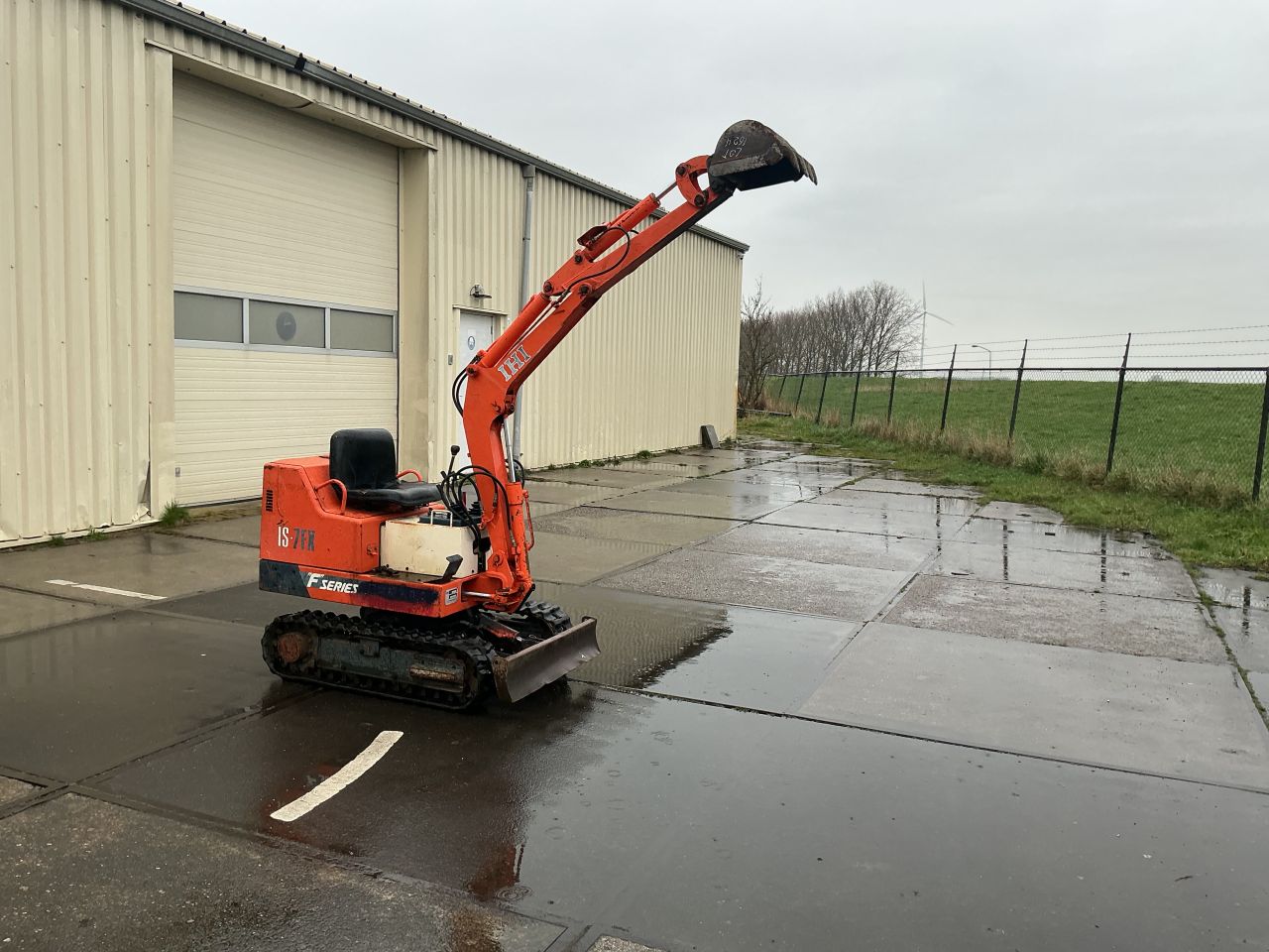 Te koop goedwerkende minigraafmachine IHI IS 7FX