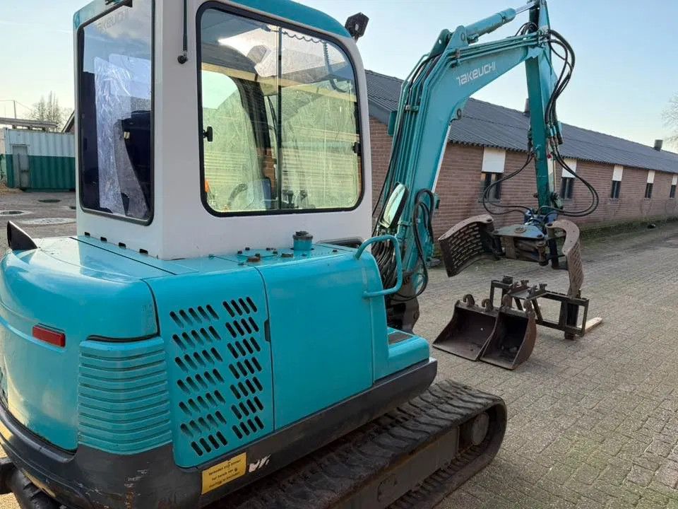 Takeuchi TB 135 Graafmachine Minigraver