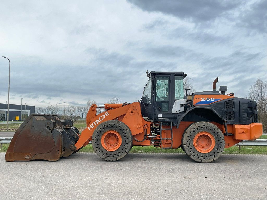 Hitachi ZW250