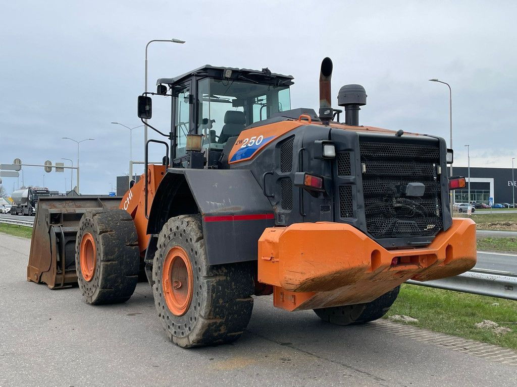 Hitachi ZW250