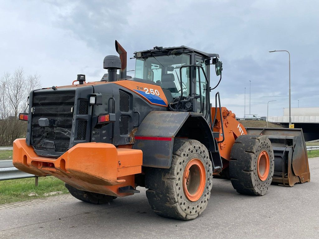 Hitachi ZW250