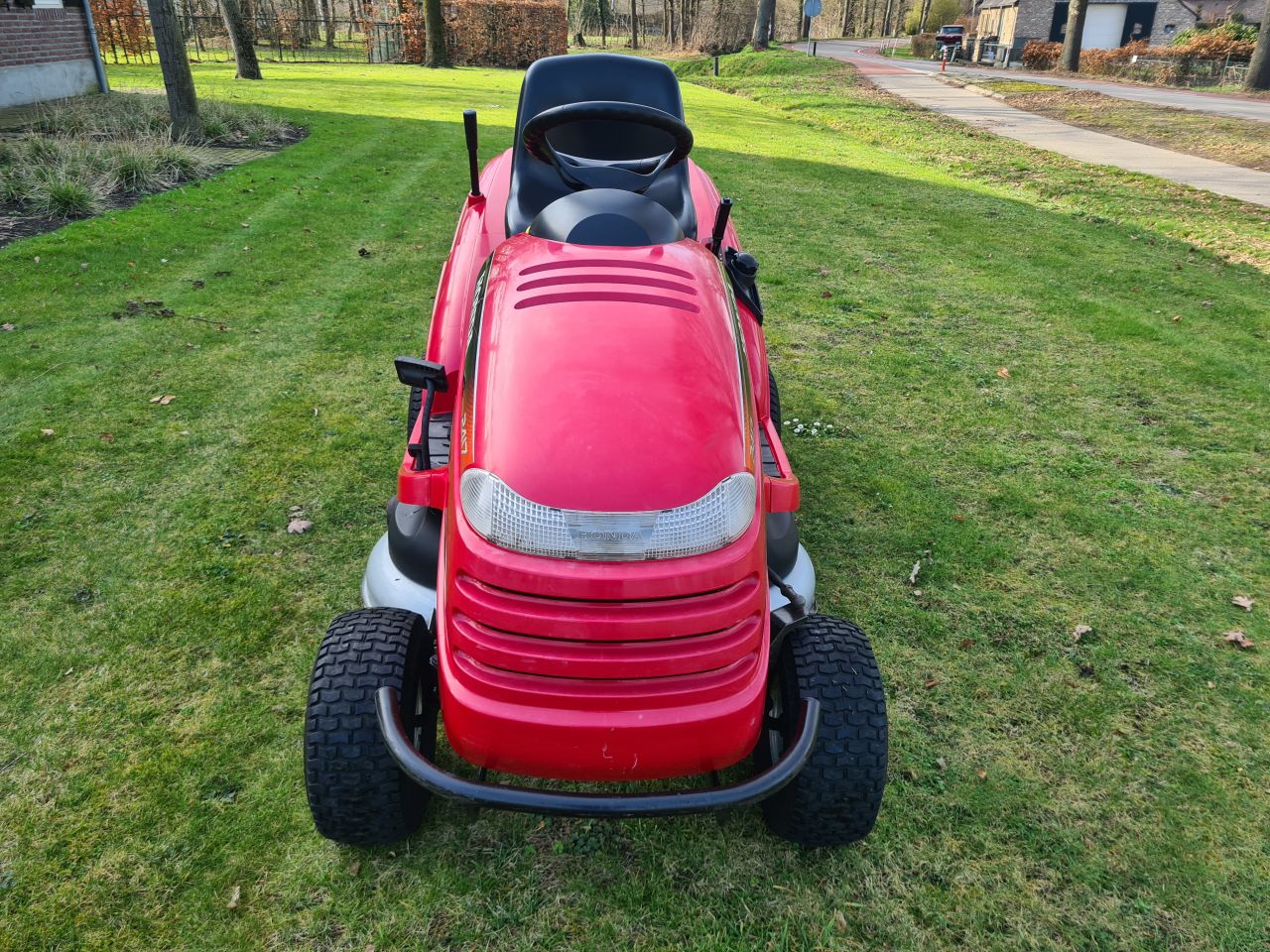 Honda HF 2417 zitmaaier met opvangbak.