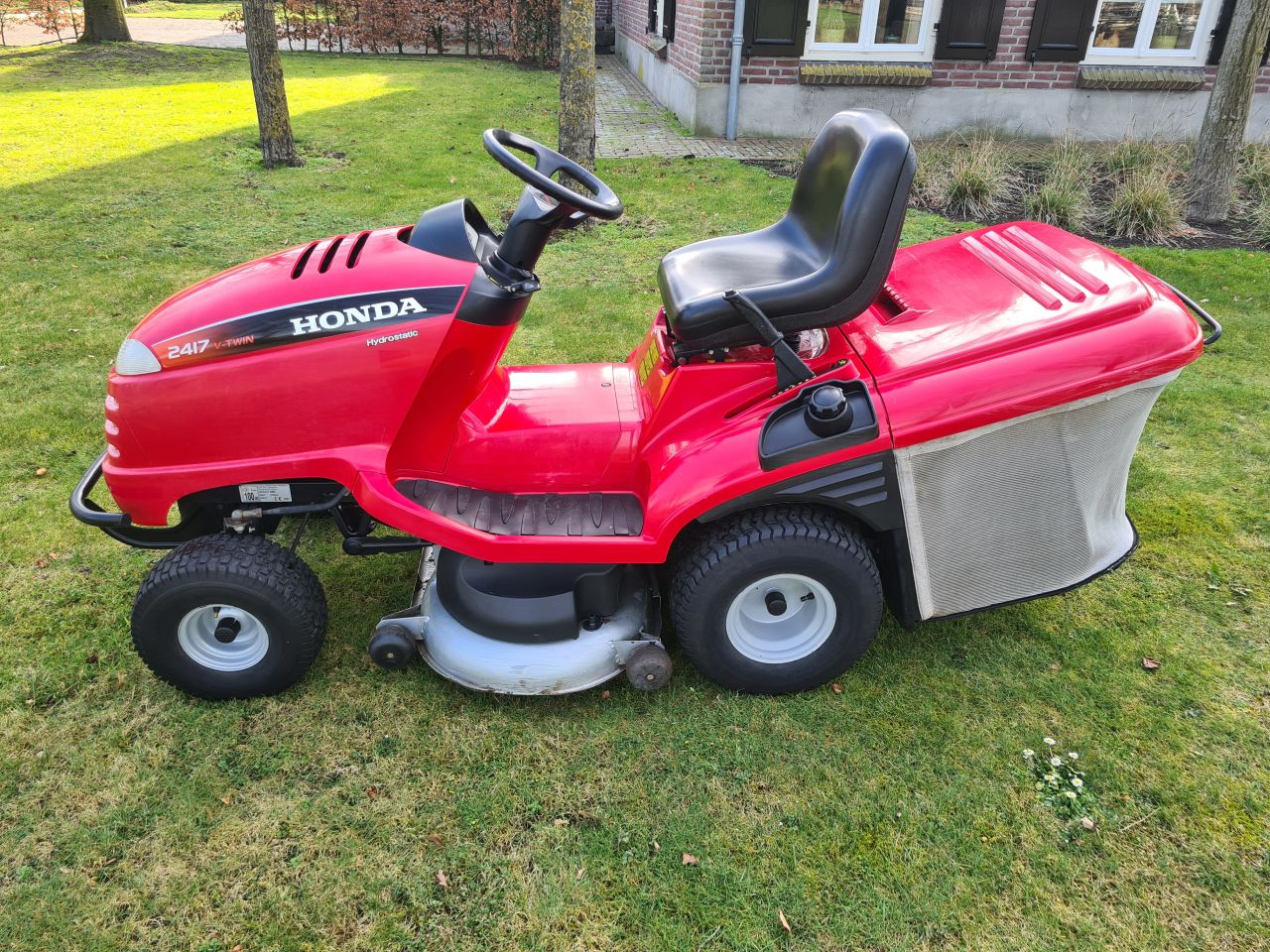 Honda HF 2417 zitmaaier met opvangbak.