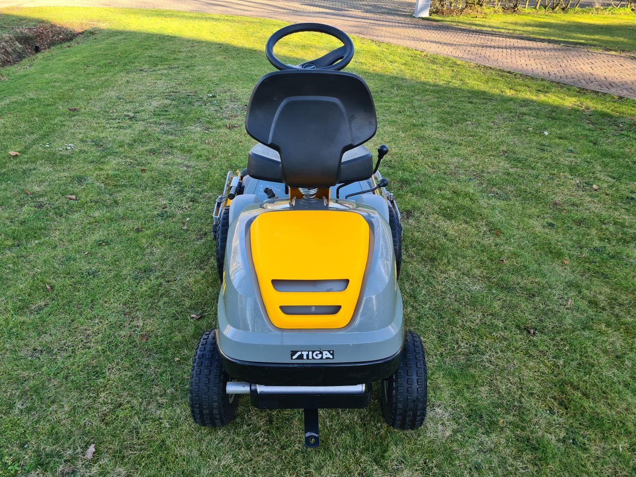 Stiga Villa frontmaaier mulch mulchmaaier zitmaaier.
