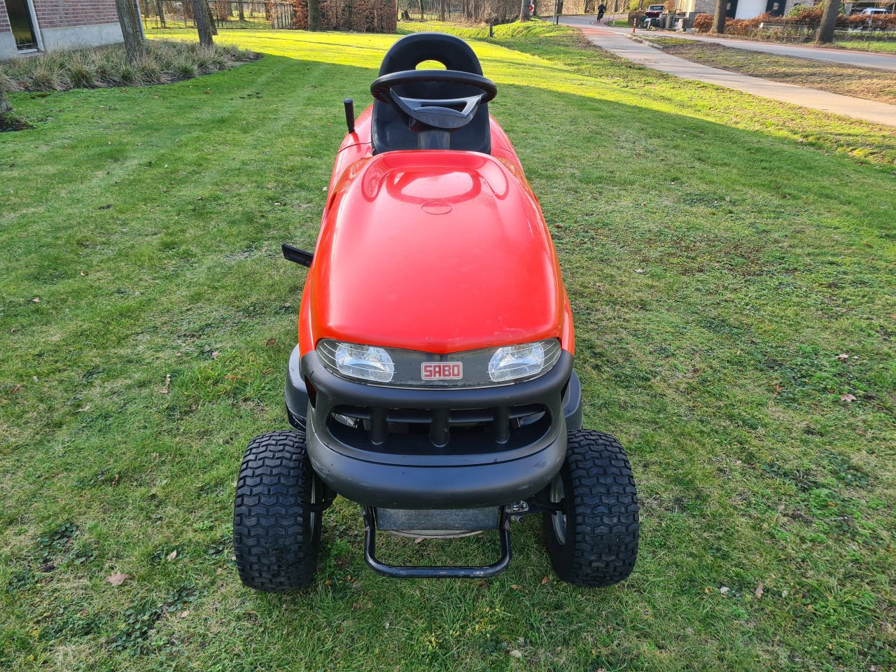 Sabo 92-13HF zitmaaier met opvangbak hydrostaat.