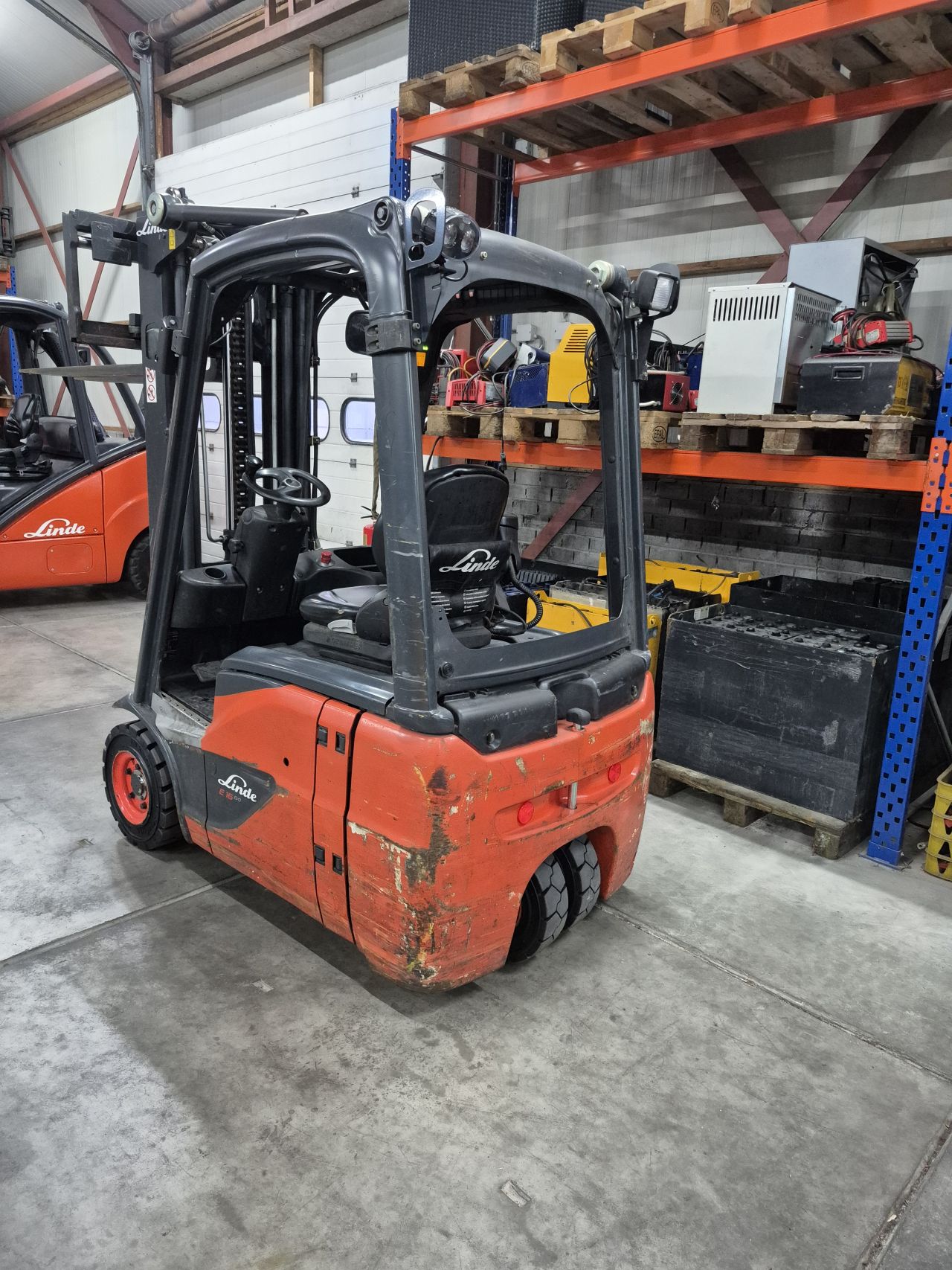 Linde E16C-02 bj 2014 triplex freelift sideshift 4.620 mm