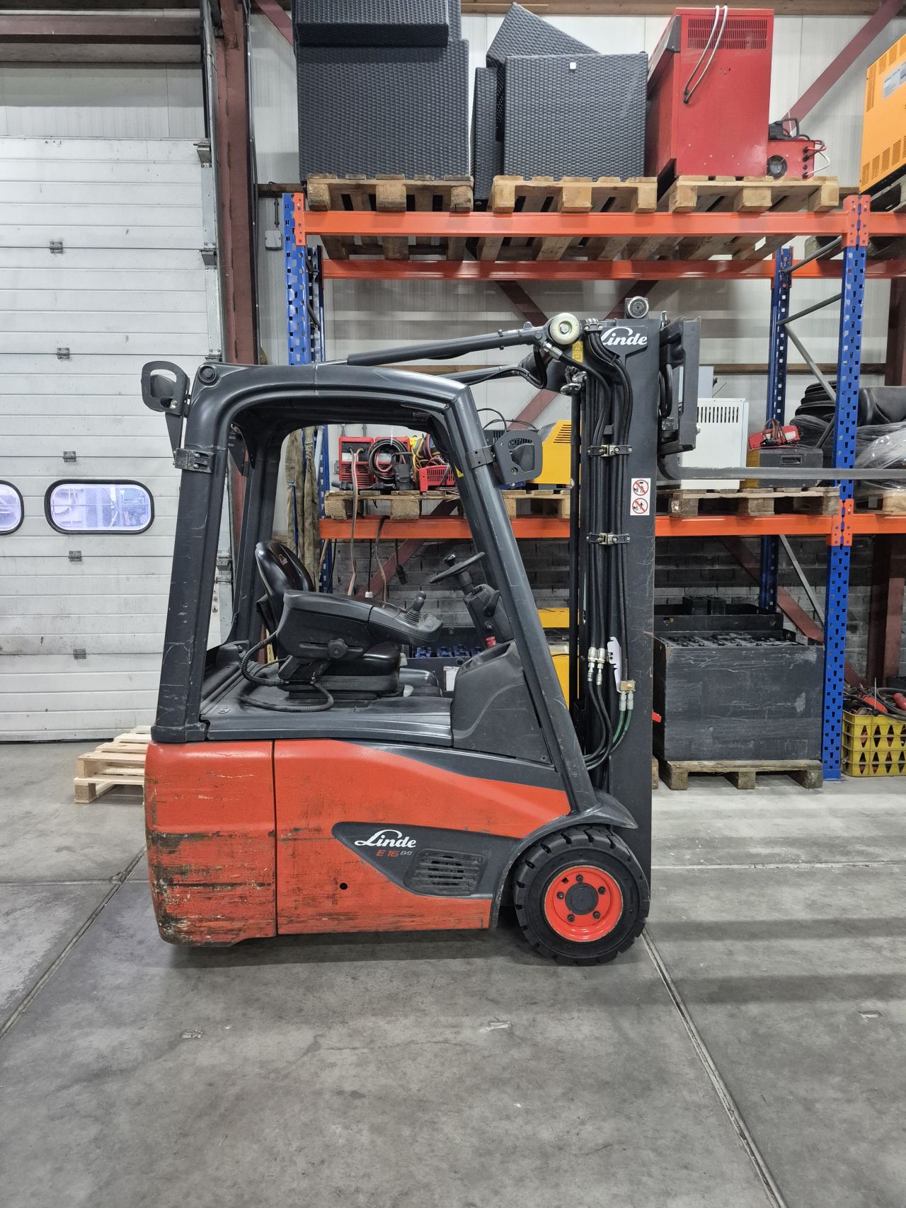 Linde E16C-02 bj 2014 triplex freelift sideshift 4.620 mm