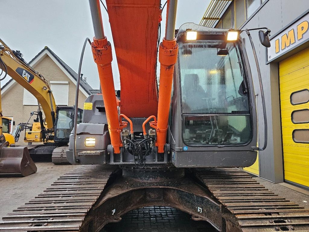 Hitachi ZX210LCN-3 WE1561