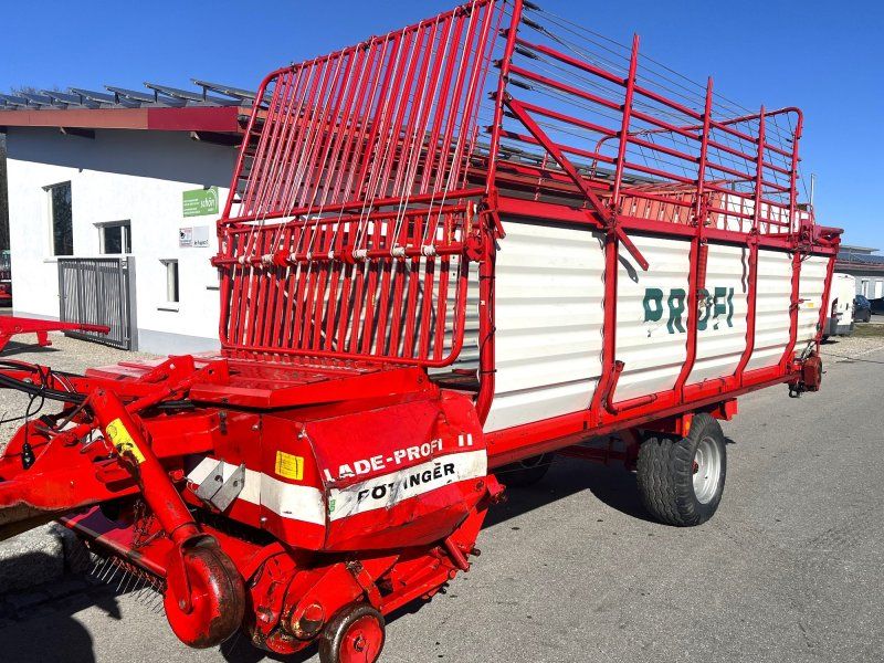 Pöttinger Ladeprofi 2 mit hydraulischem Kratzbodenantrieb