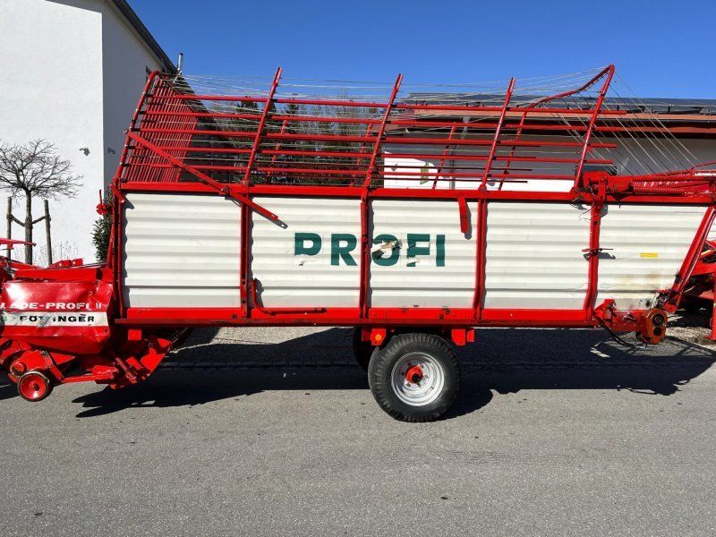 Pöttinger Ladeprofi 2 mit hydraulischem Kratzbodenantrieb