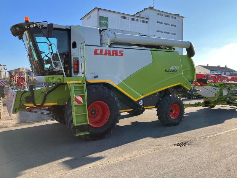 Claas TUCANO 420 + V540 + TW