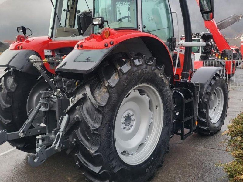 Massey Ferguson 6s.135 dyna-6 essential