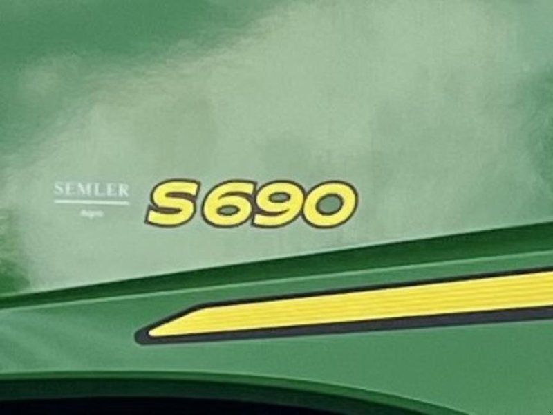 John Deere S690