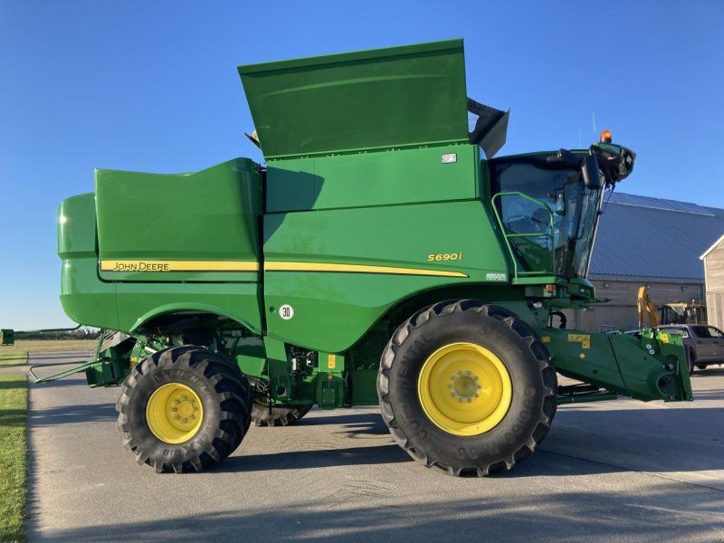 John Deere S690I