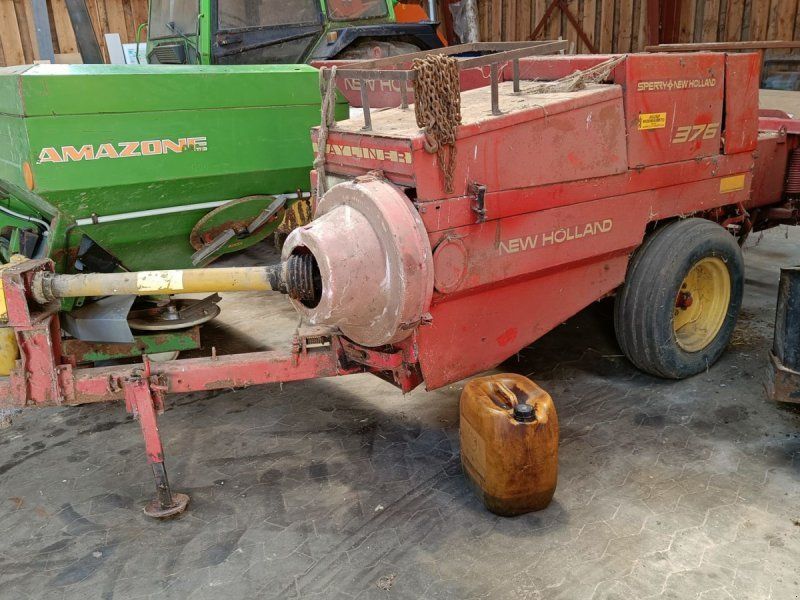 New Holland 376
