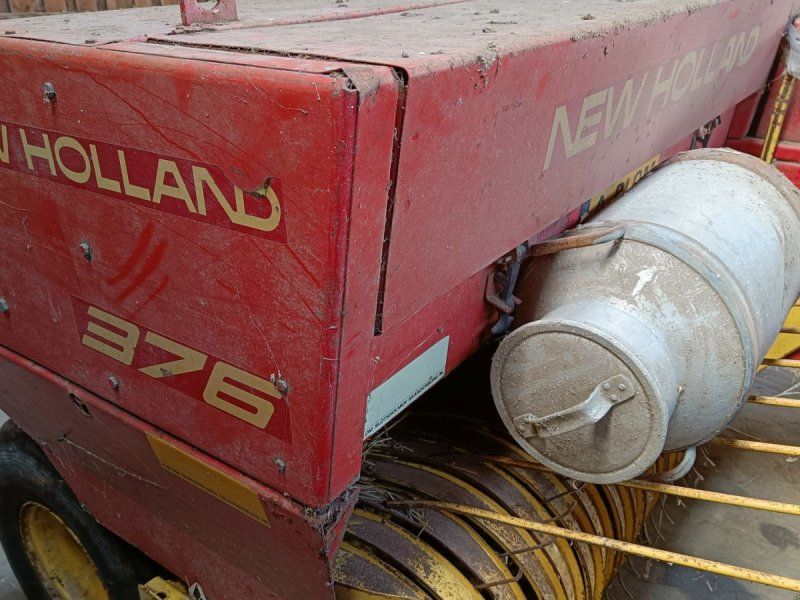 New Holland 376