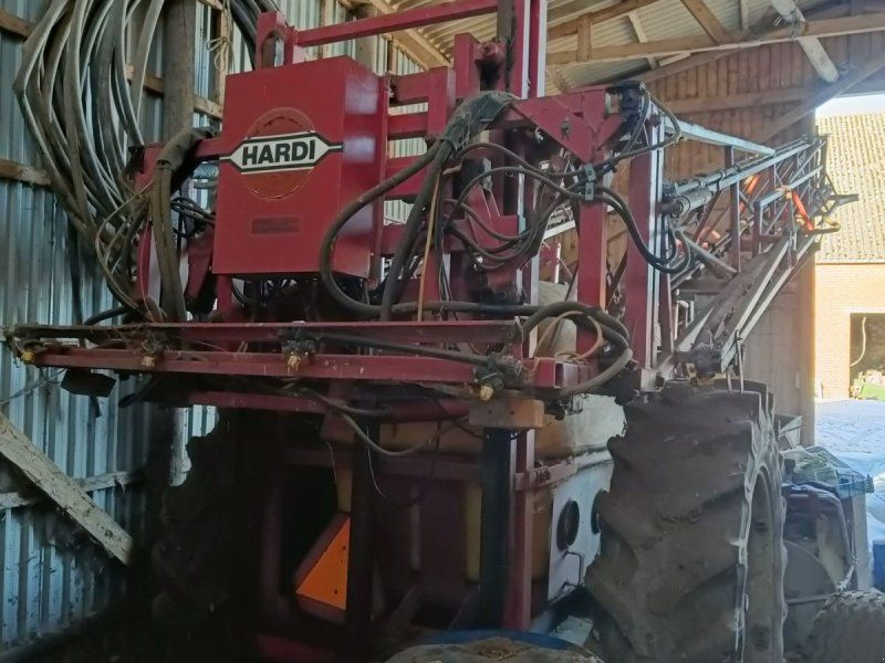 Hardi trailer sprøjte 2400 l med 24 meter bom