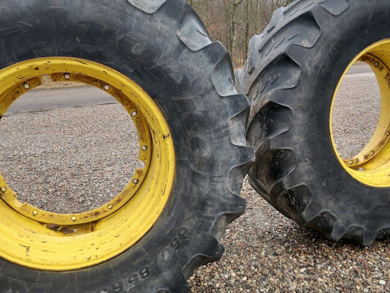 John Deere 650/85R38