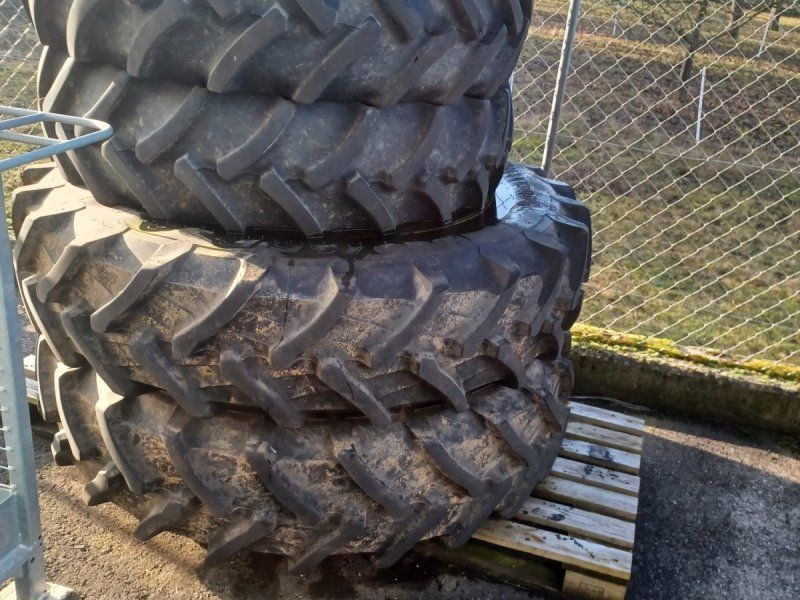 Valtra Pflegeräder 320/85R28 380/85R38